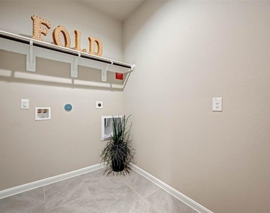 8527 Golden Field Drive - Photo Thumbnail 43