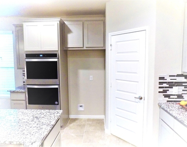8527 Golden Field Drive - Photo Thumbnail 18