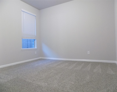 8527 Golden Field Drive - Photo Thumbnail 33