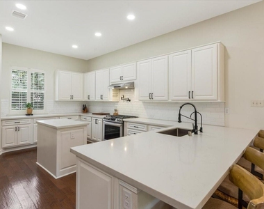 18901 N Bee Cave Springs Circle - Photo Thumbnail 10