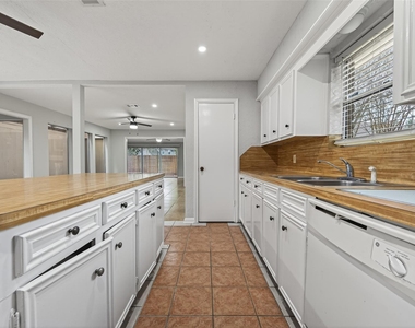 6102 Crakston Street - Photo Thumbnail 13