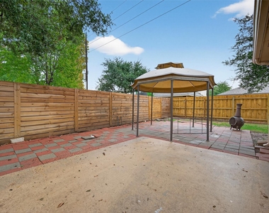 6102 Crakston Street - Photo Thumbnail 37