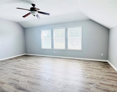 5743 Horseshoe Falls - Photo Thumbnail 16