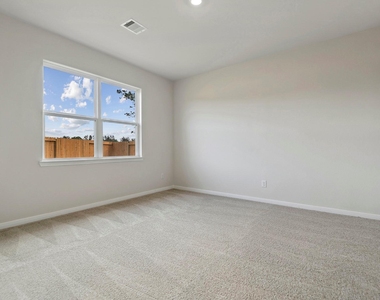15885 Berry Hill Drive - Photo Thumbnail 10
