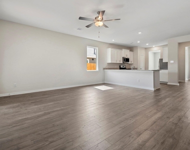 15885 Berry Hill Drive - Photo Thumbnail 2