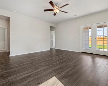 15885 Berry Hill Drive - Photo Thumbnail 9
