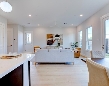 5144 Rosslyn Rd Road - Photo Thumbnail 2