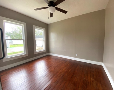 513 E Bernard Street - Photo Thumbnail 6