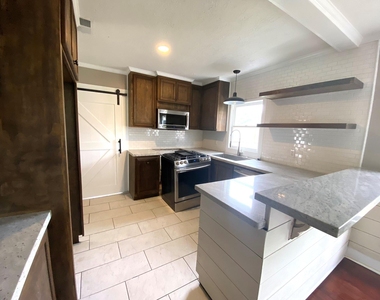 513 E Bernard Street - Photo Thumbnail 1