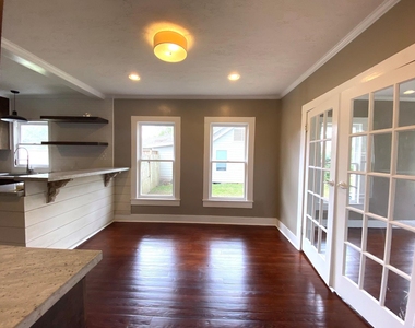 513 E Bernard Street - Photo Thumbnail 2