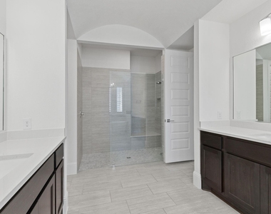 902 Falcon Hollow Lane - Photo Thumbnail 26