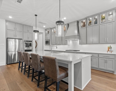 902 Falcon Hollow Lane - Photo Thumbnail 16