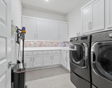 902 Falcon Hollow Lane - Photo Thumbnail 22