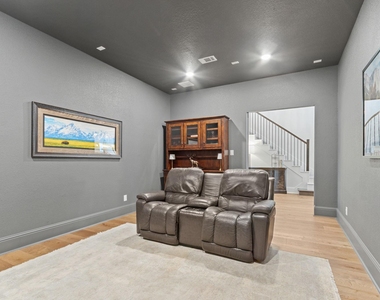 902 Falcon Hollow Lane - Photo Thumbnail 27