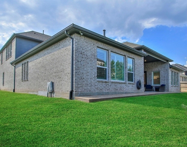 902 Falcon Hollow Lane - Photo Thumbnail 38