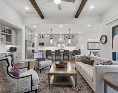 902 Falcon Hollow Lane - Photo Thumbnail 13