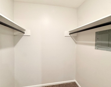 321 E Cedar Street - Photo Thumbnail 14