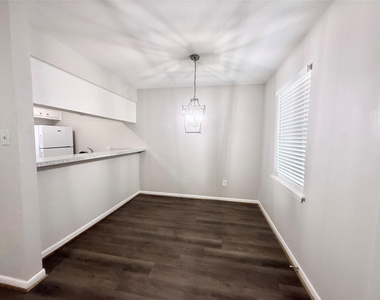 321 E Cedar Street - Photo Thumbnail 5