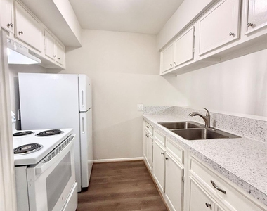 321 E Cedar Street - Photo Thumbnail 7