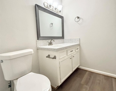 321 E Cedar Street - Photo Thumbnail 18