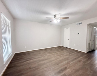 321 E Cedar Street - Photo Thumbnail 4