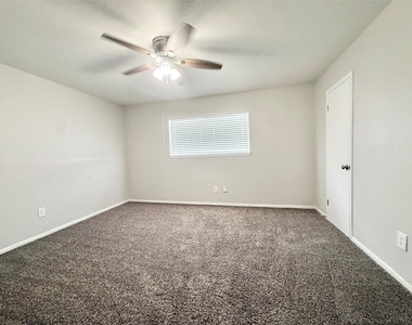 321 E Cedar Street - Photo Thumbnail 12
