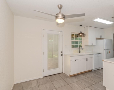 135 W Barkley Street - Photo Thumbnail 5