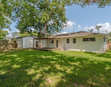 135 W Barkley Street - Photo Thumbnail 23
