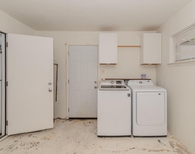 135 W Barkley Street - Photo Thumbnail 11