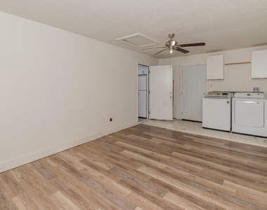 135 W Barkley Street - Photo Thumbnail 10