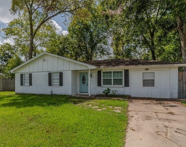 135 W Barkley Street - Photo Thumbnail 1