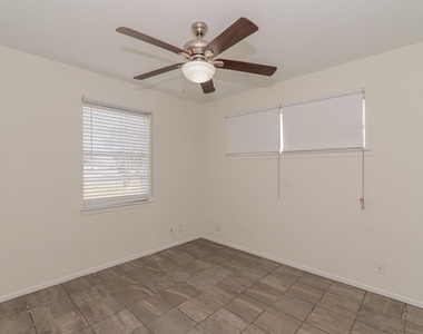 135 W Barkley Street - Photo Thumbnail 19