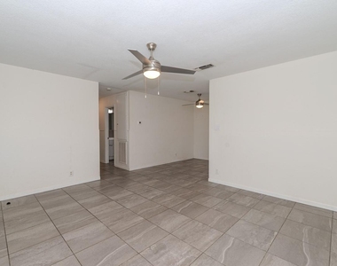 135 W Barkley Street - Photo Thumbnail 8