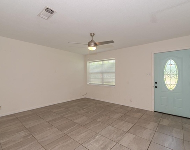 135 W Barkley Street - Photo Thumbnail 6
