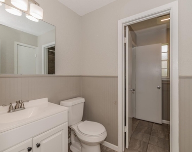 135 W Barkley Street - Photo Thumbnail 16