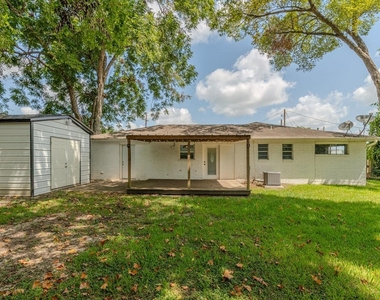135 W Barkley Street - Photo Thumbnail 25