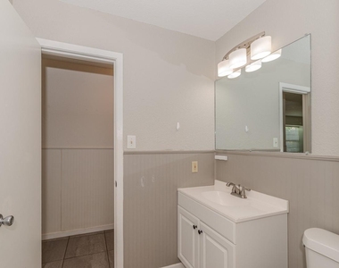 135 W Barkley Street - Photo Thumbnail 18
