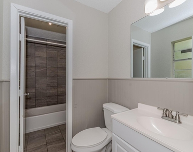 135 W Barkley Street - Photo Thumbnail 15