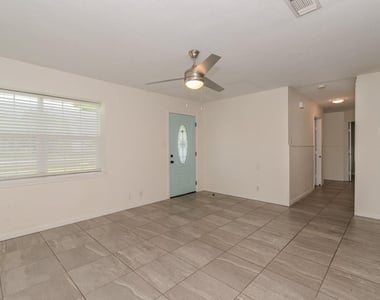 135 W Barkley Street - Photo Thumbnail 7