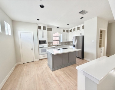 6418 Ferris Drive - Photo Thumbnail 2