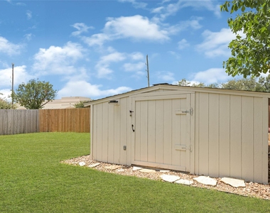1807 Strongs Court - Photo Thumbnail 20