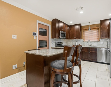 1807 Strongs Court - Photo Thumbnail 9
