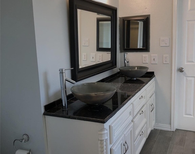 11075 Landsbury Court - Photo Thumbnail 8