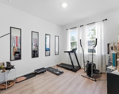 7303 Bristlegrass Colony Court - Photo Thumbnail 9
