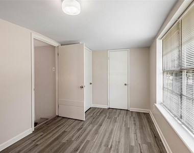 712 Cline Street - Photo Thumbnail 7