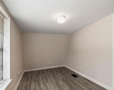 712 Cline Street - Photo Thumbnail 8
