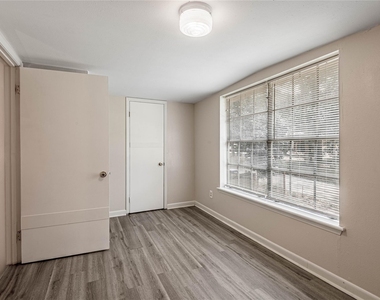 712 Cline Street - Photo Thumbnail 6