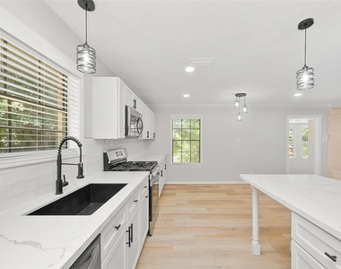 1803 S Park Street - Photo Thumbnail 10
