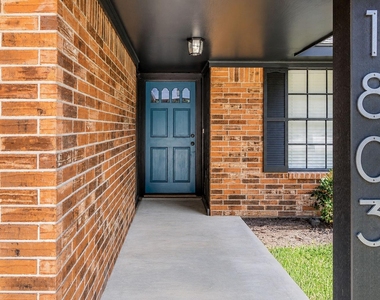 1803 S Park Street - Photo Thumbnail 5