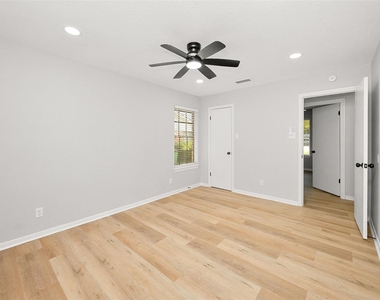 1803 S Park Street - Photo Thumbnail 13